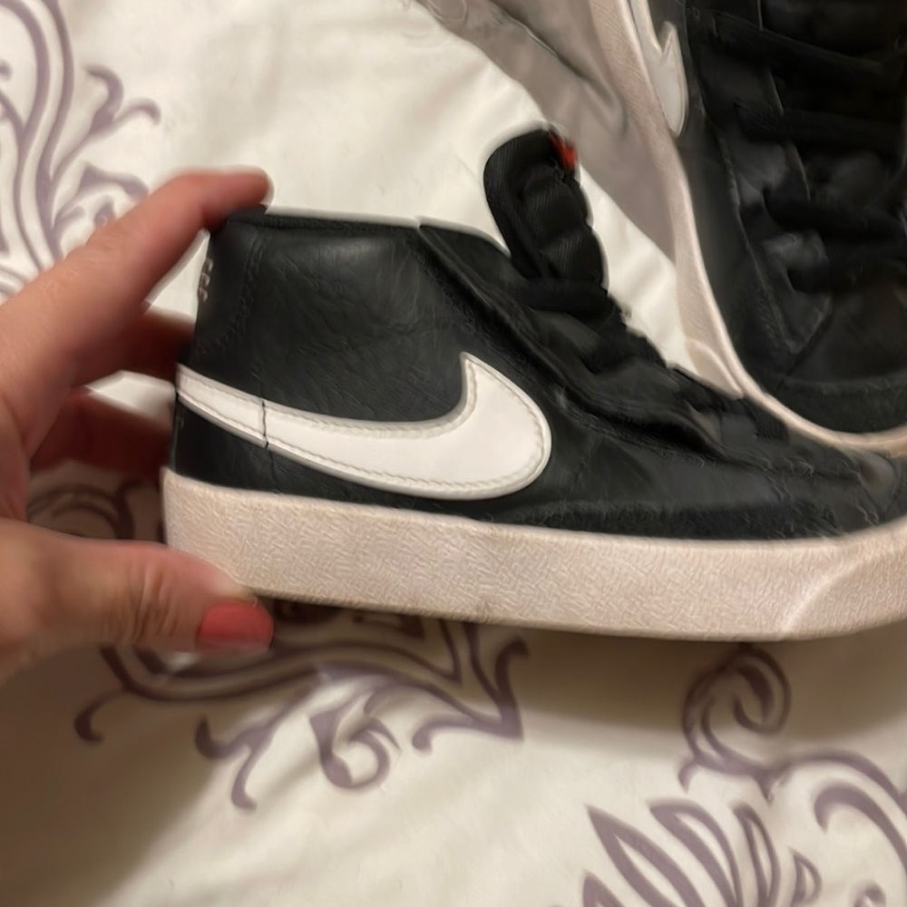 Mid top Nikes size 9C